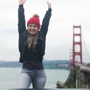 Meet your Posher, Laura